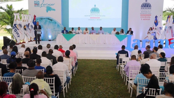 Director de Promipyme participa en actividad Día Nacional del Larimar